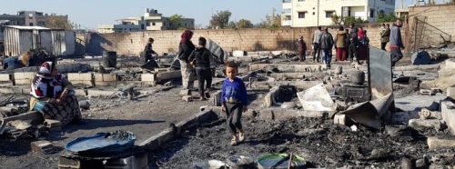 Lübnanlı bir grup, tartıştıkları Suriyeli mültecilerin kampını ateşe verdi, 80 aile sokakta kaldı